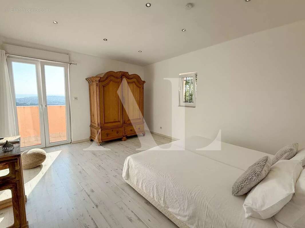 Appartement à VALLAURIS