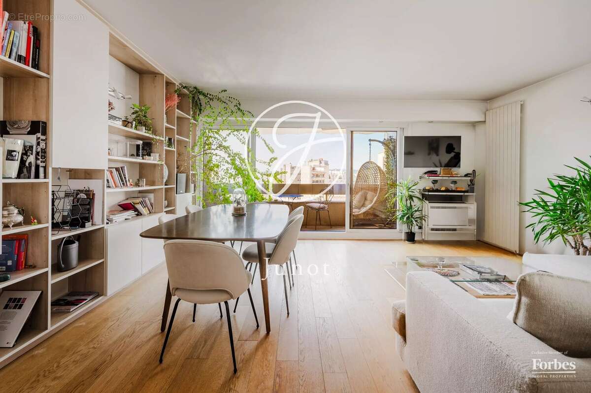 Appartement à PARIS-16E
