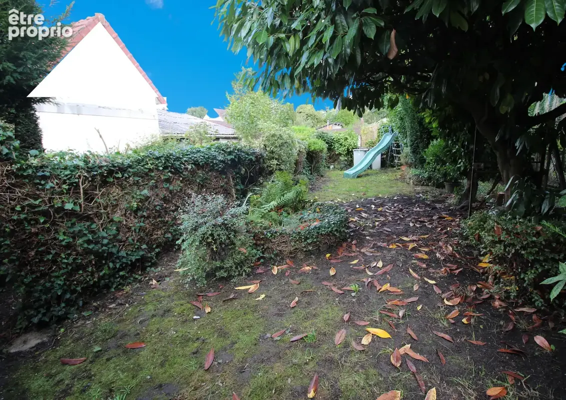 À Brunoy, dans un secteur agréable, découvrez cette maison pleine de potentiel d’environ 48 m2, édifiée sur un - photo 2