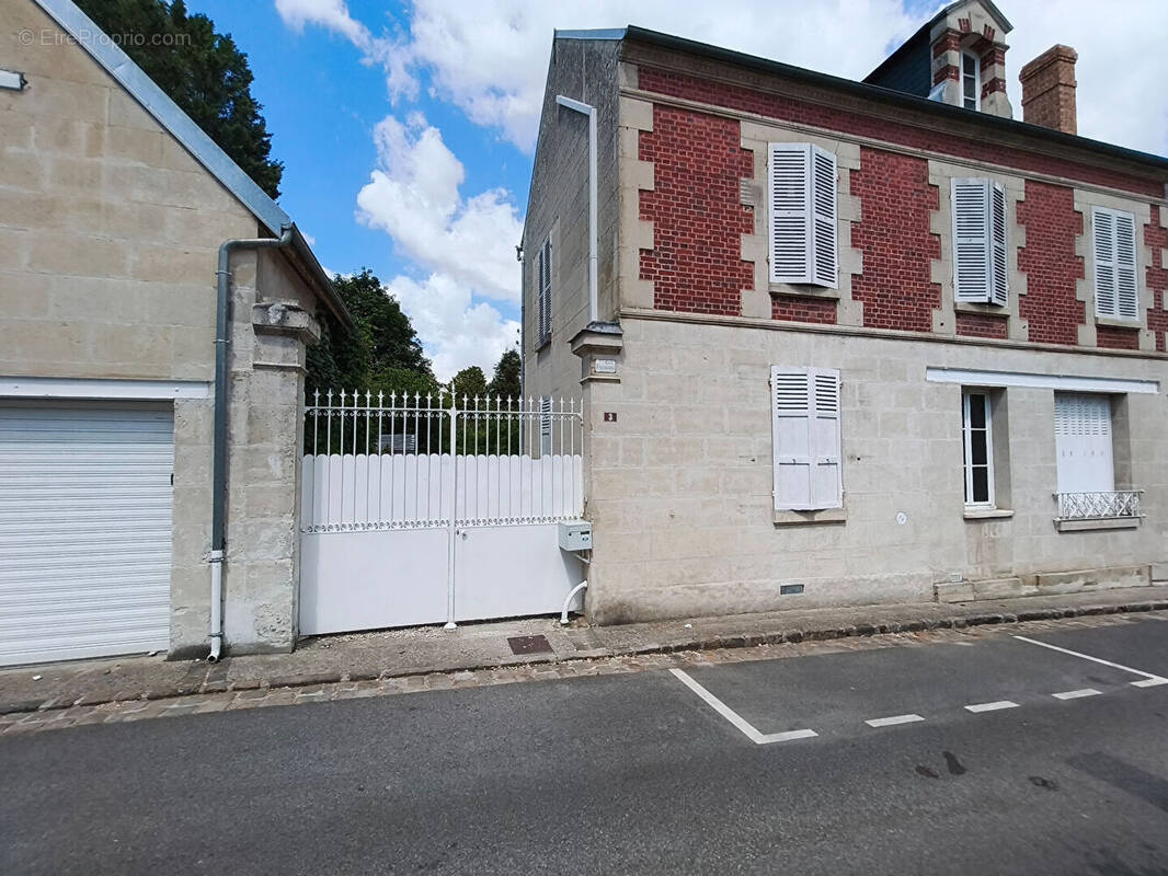 Maison à VIEUX-MOULIN