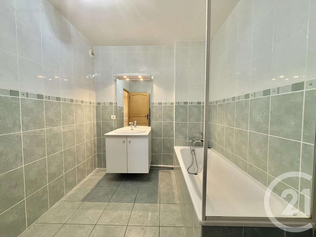 Appartement à YZEURE