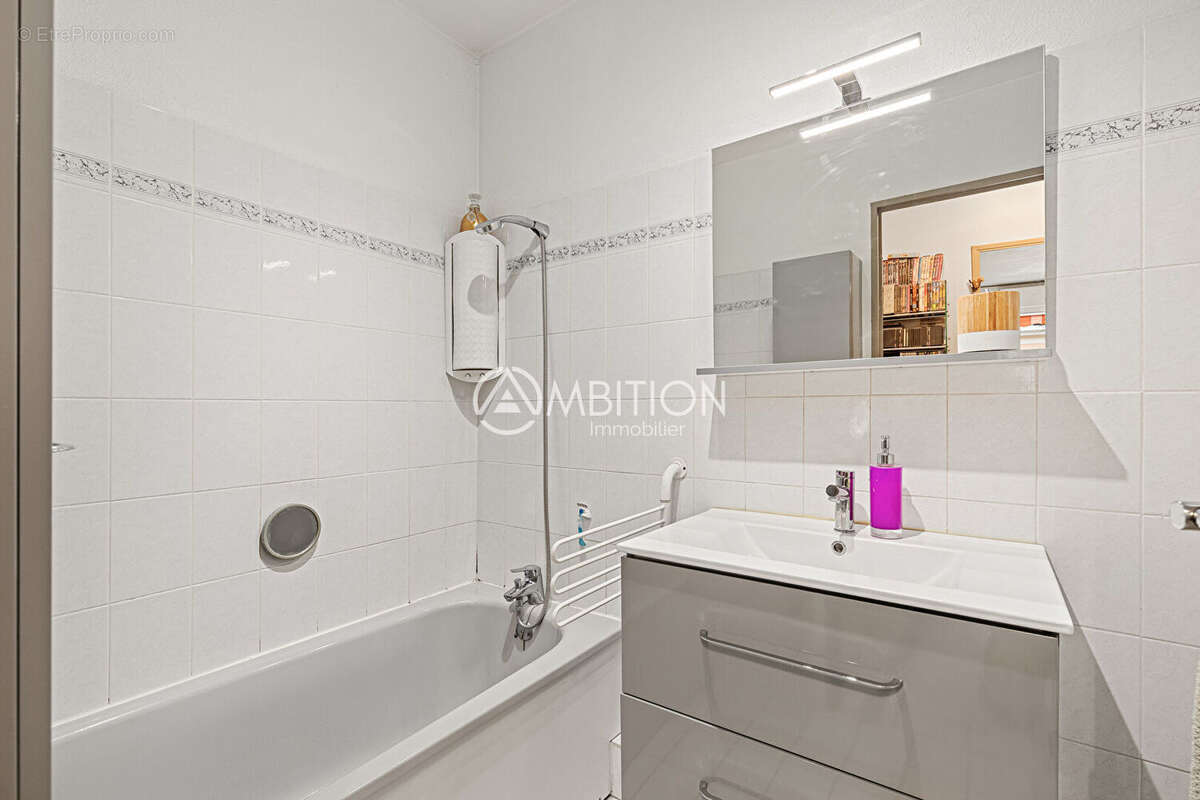 À vendre : Appartement 4 pièces avec parking privé à Fréjus avec piscine - photo 8