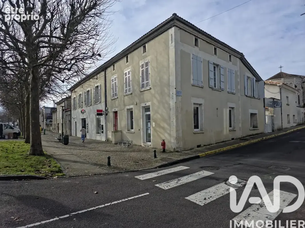 Photo 1 - Appartement à BARBEZIEUX-SAINT-HILAIRE