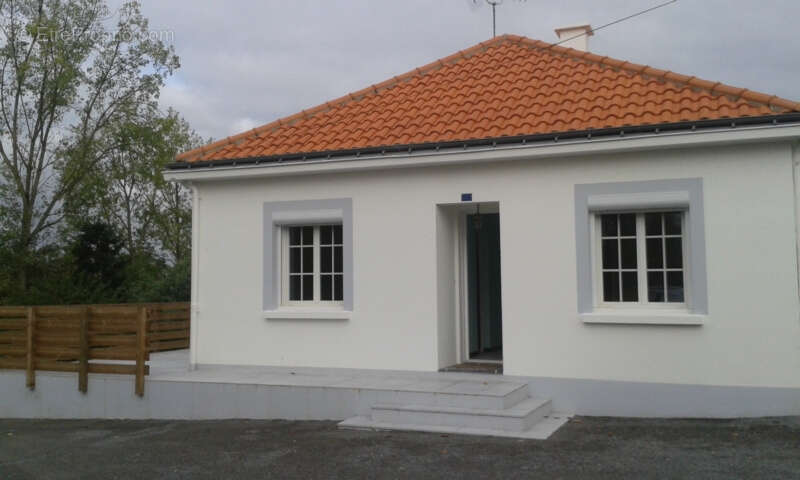 Maison à SAINT-ETIENNE-DE-MER-MORTE