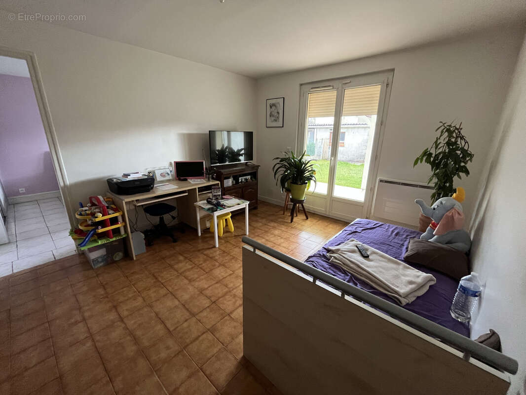 Appartement à PARAY-VIEILLE-POSTE