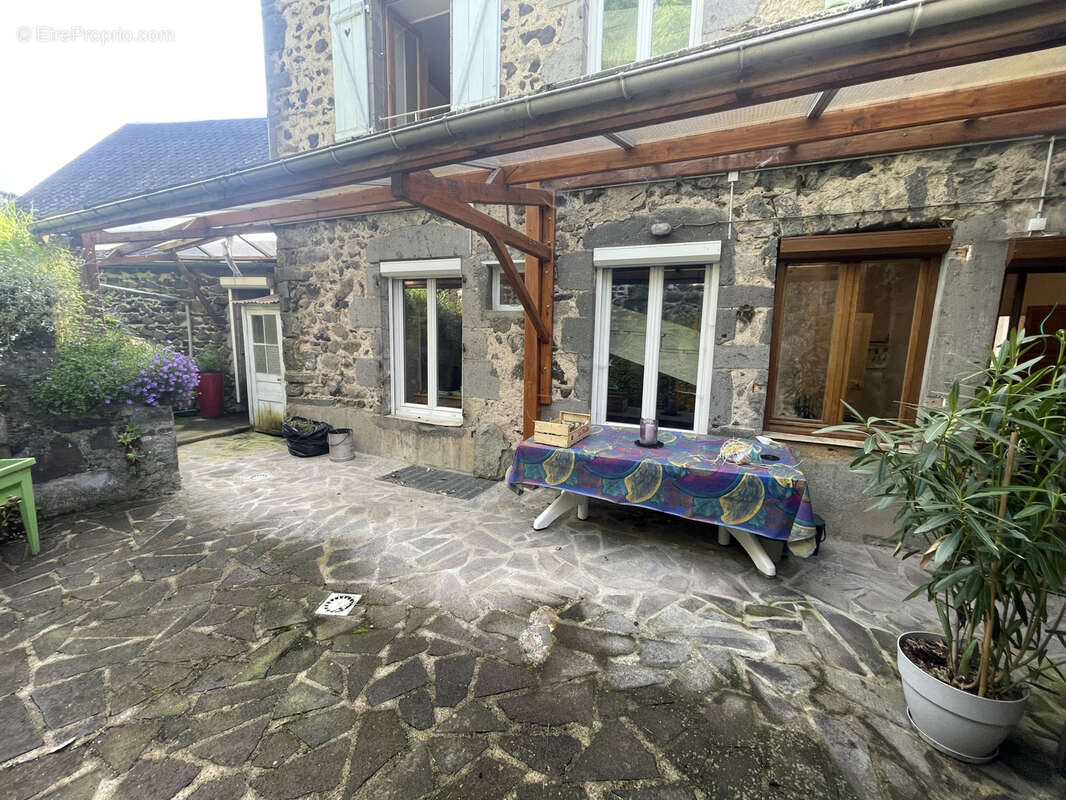 Appartement à ROCHEFORT-MONTAGNE
