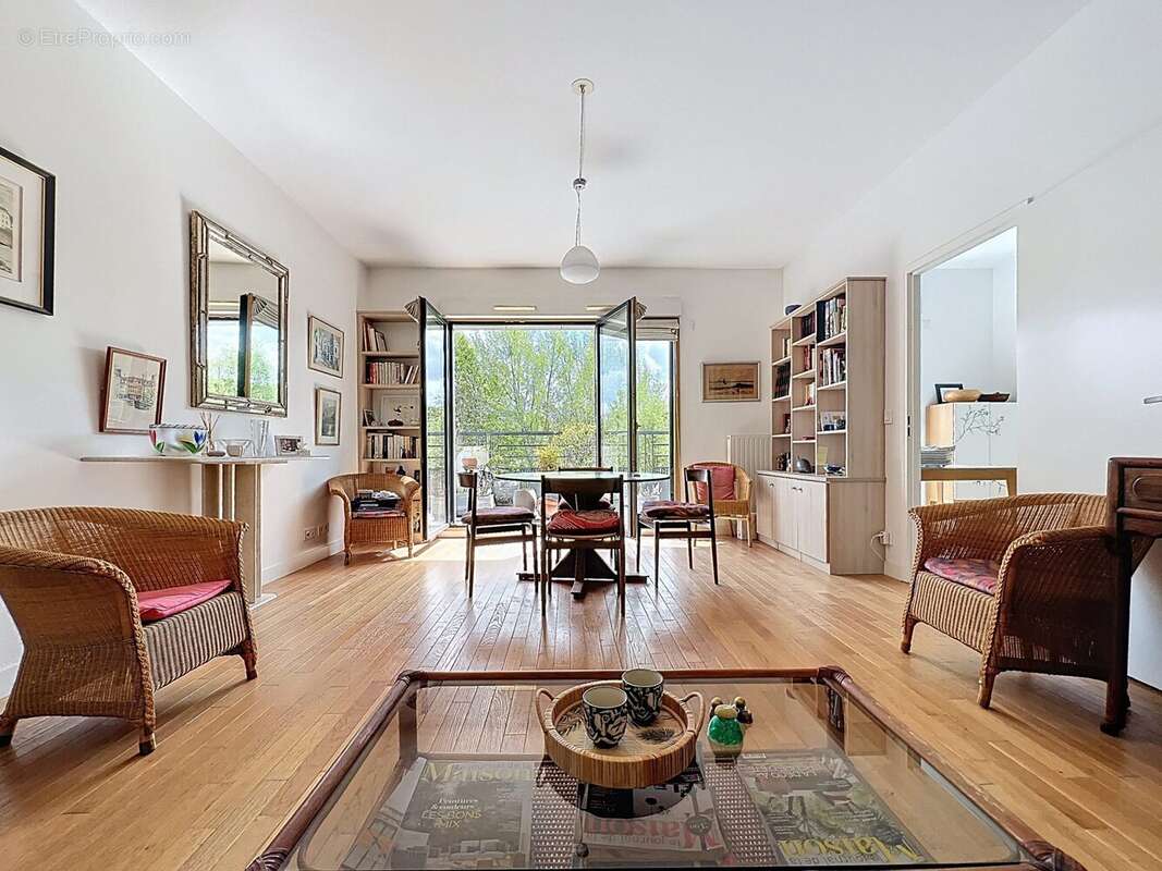 Appartement à MARNES-LA-COQUETTE