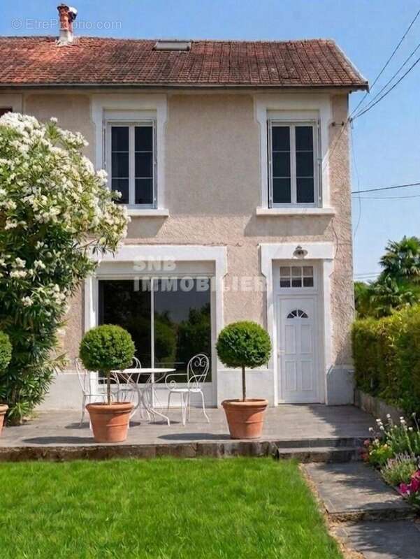 exterieur avec baie rec - Maison à GOND-PONTOUVRE