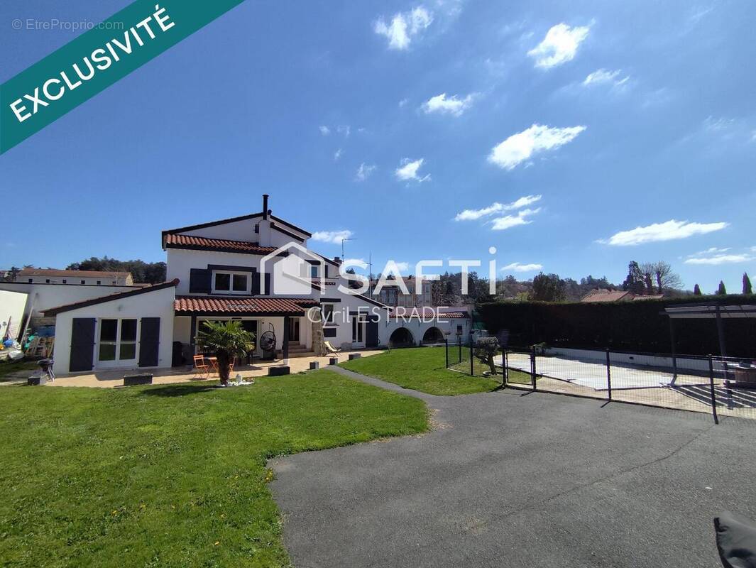 Photo 1 - Maison à SAINT-JUST-SAINT-RAMBERT