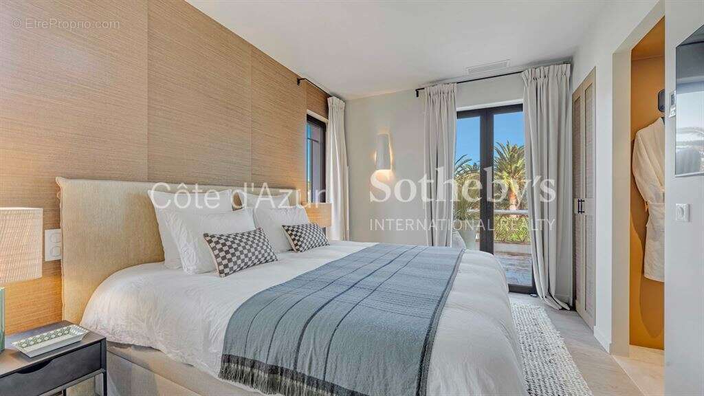 Saint-Tropez villa contemporaine avec piscine à quelques pas du centre du village - photo 17