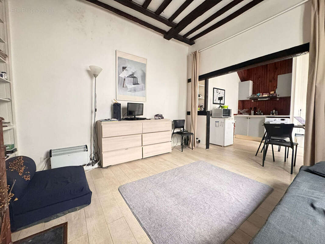 Appartement à PARIS-1E