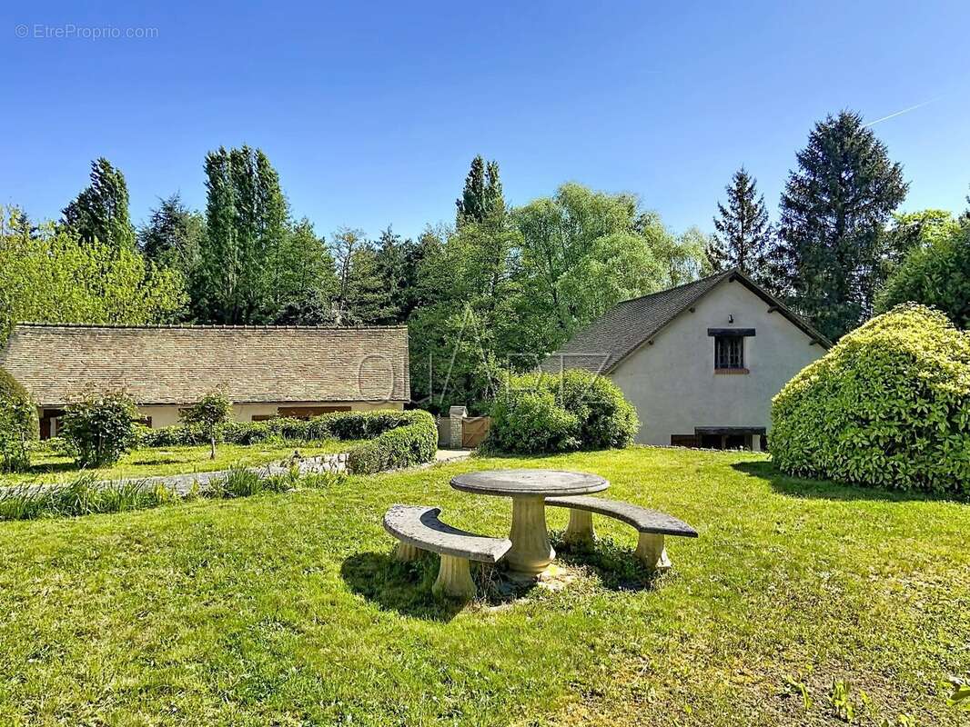 Maison à HOUDAN