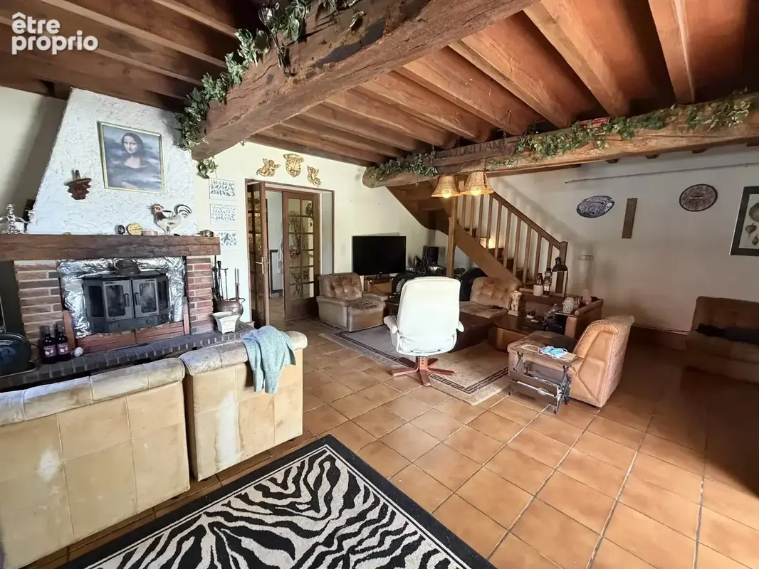 Grande maison d'habitation à vendre avec beaucoup de terrain près de l'Étang de Baye - photo 6