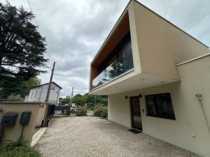 Commerce à TASSIN-LA-DEMI-LUNE