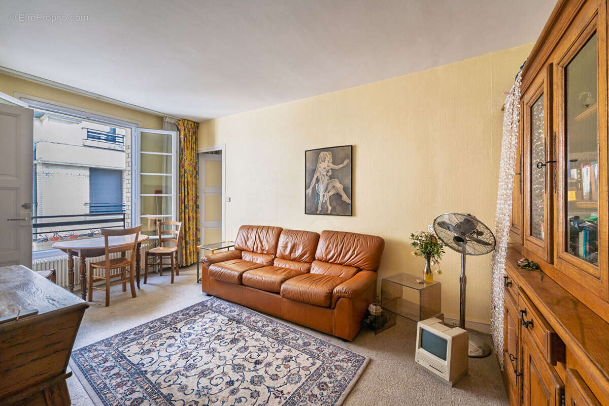 Appartement à PARIS-14E