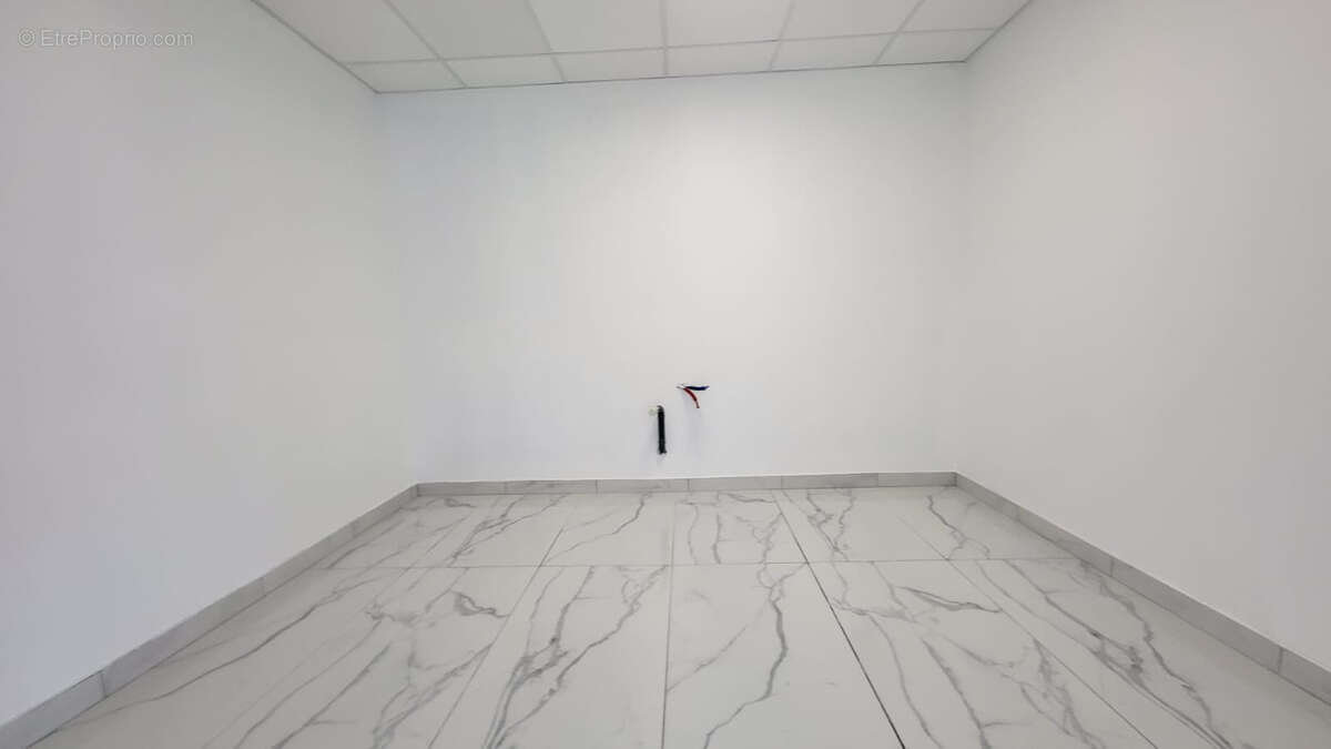 Commerce à VENELLES