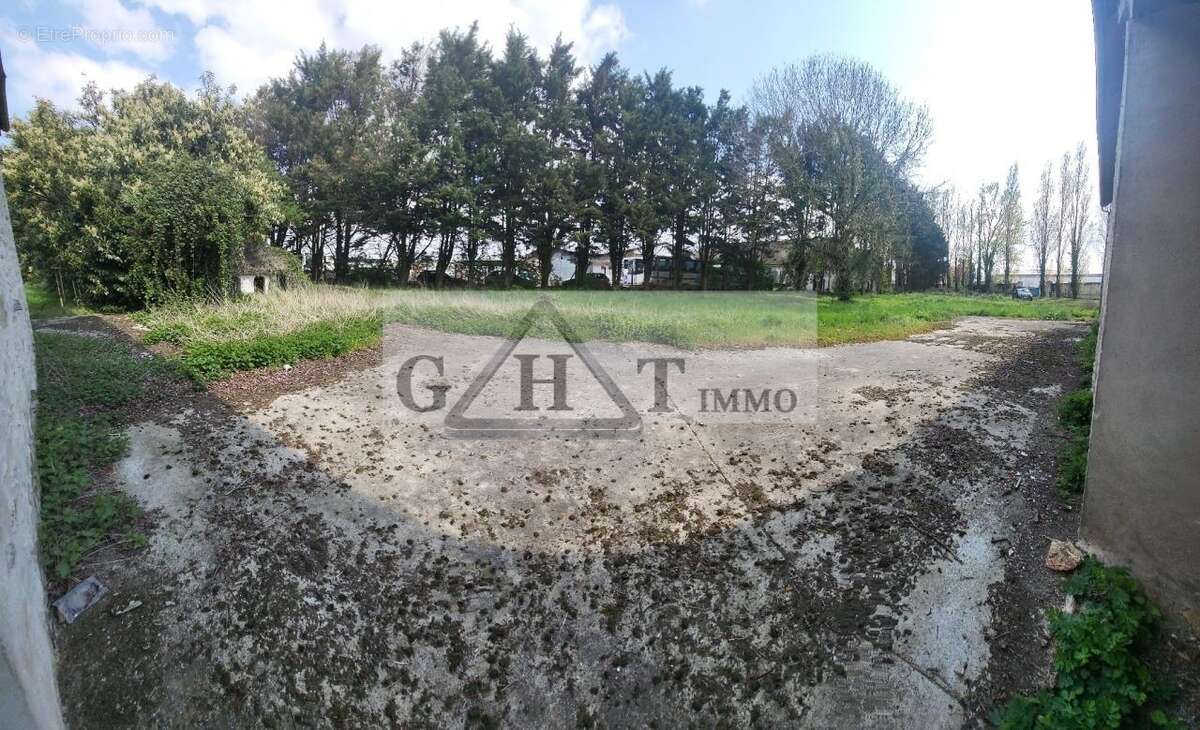 Ensemble Commercial à Vendre - 6128 m² sur Axe Passant, Idéal Hôtel-Re - photo 4