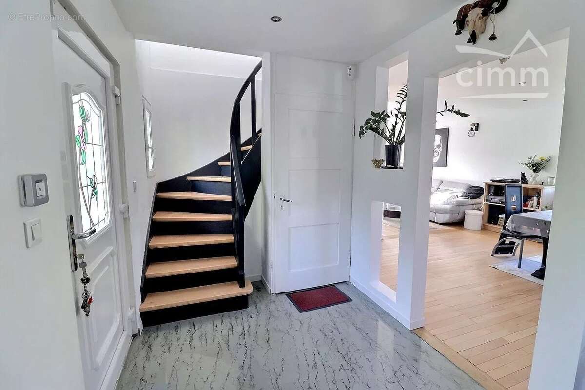 Maison individuelle rénovée de 125 m² – 4 chambres – Terrain de 1 008 m² – PETITE ROSSELLE - photo 8