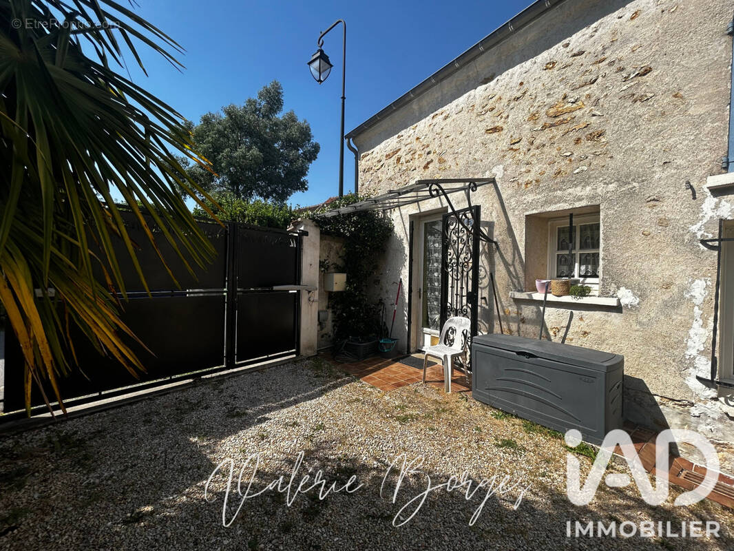 Photo 1 - Maison à LA CELLE-SUR-MORIN