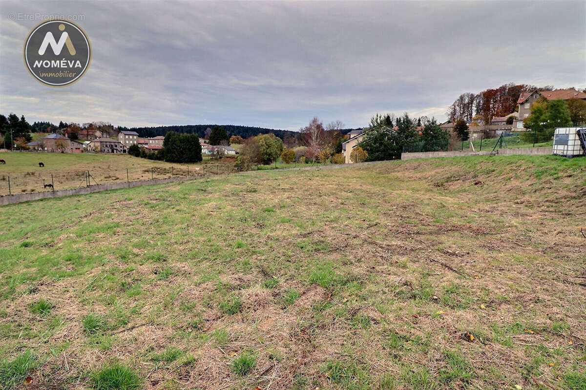 Terrain à SAINT-ANDRE-EN-VIVARAIS