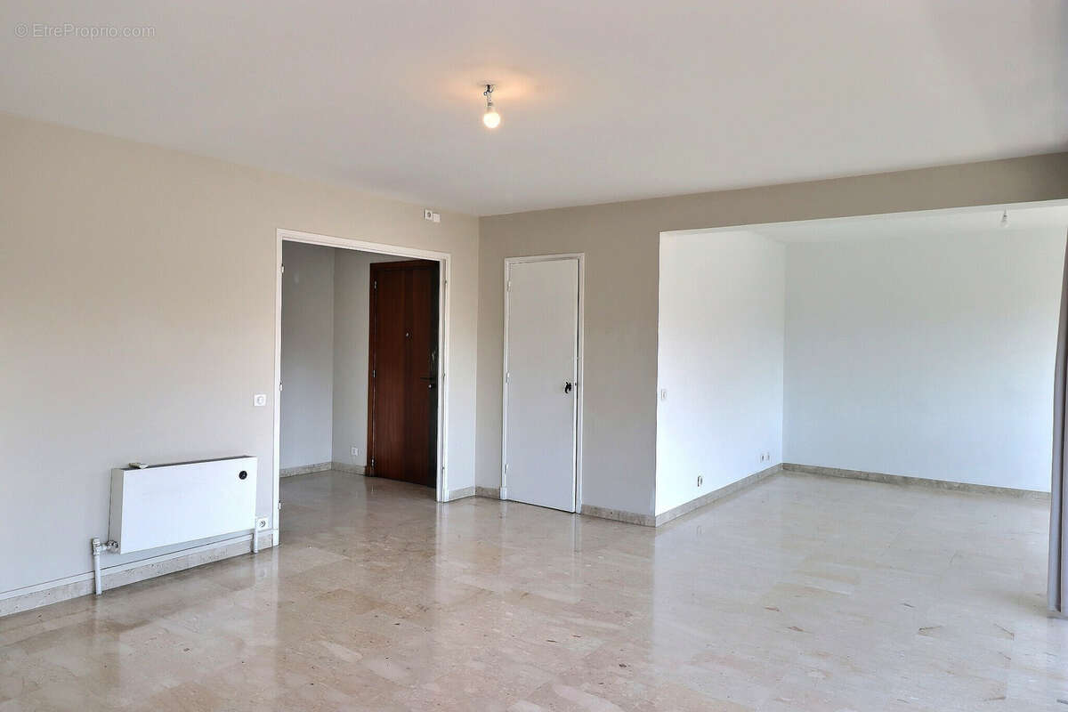 Grand T4---Grand Balcon---Loggia---Cave--- - photo 3