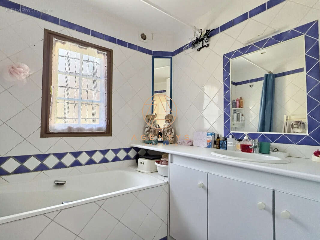 Appartement à SAINT-MAUR-DES-FOSSES
