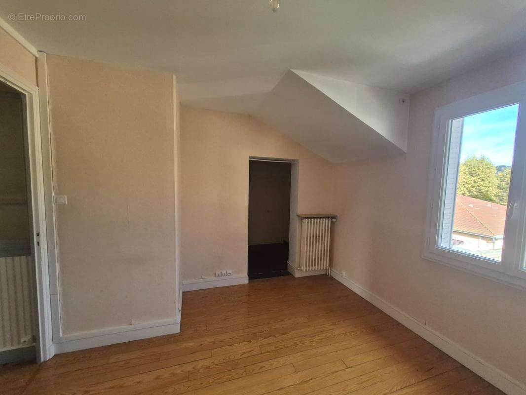 Maison à MONTREAL-LA-CLUSE