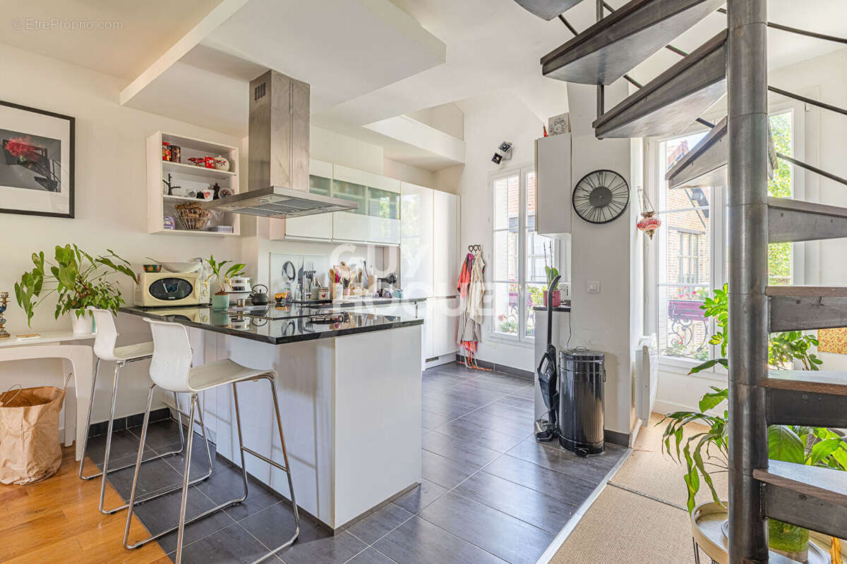 Appartement à PARIS-15E