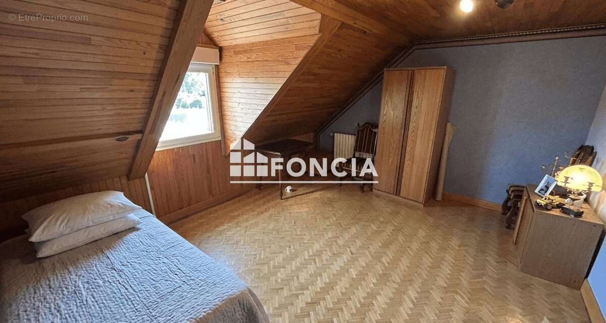 À vendre – Maison familiale avec dépendances et grand terrain à l'entrée du Mans – Changé - photo 8