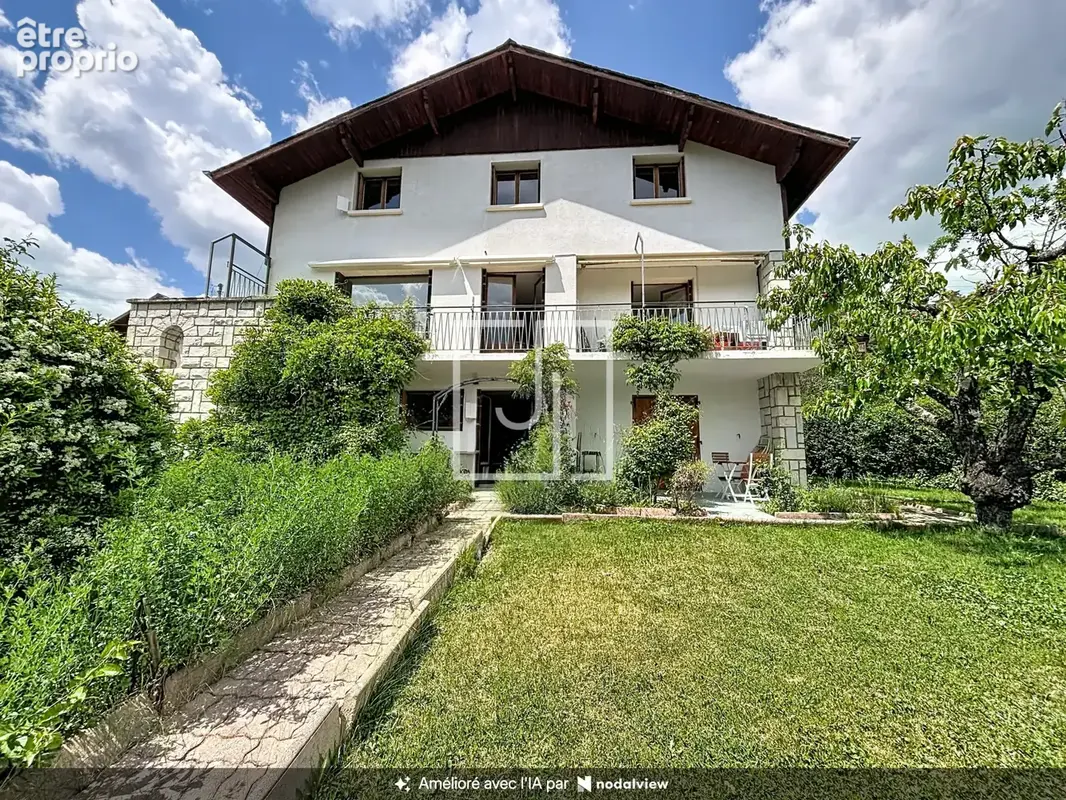 Viager occupé avec réserve d'usufruit   Propriété de 216 m2 composée de 3 appartements   Barcelonnette (04400) - photo 3
