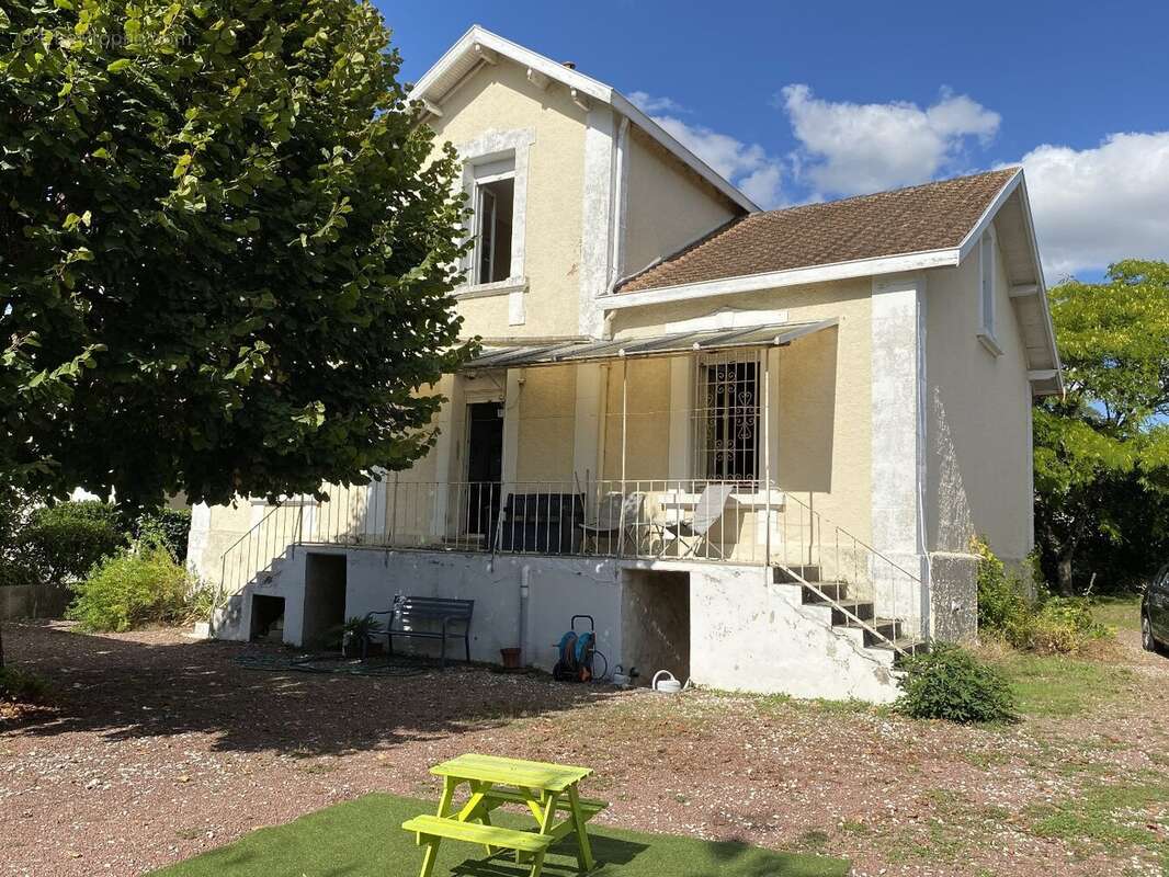 Maison à SAINT-YRIEIX-SUR-CHARENTE