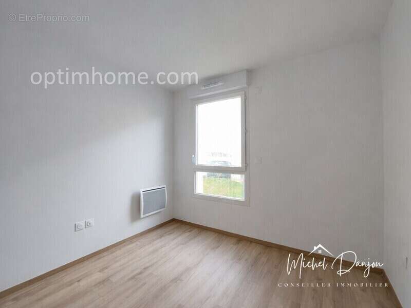 Appartement à PINS-JUSTARET