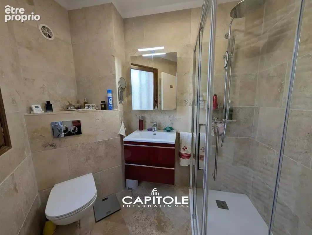 La Gaude - Charmante villa 5 pièces de 154 m² édifiée sur un terrain d'env. 2 133 m² avec piscine, vue sur les collines environn - photo 10