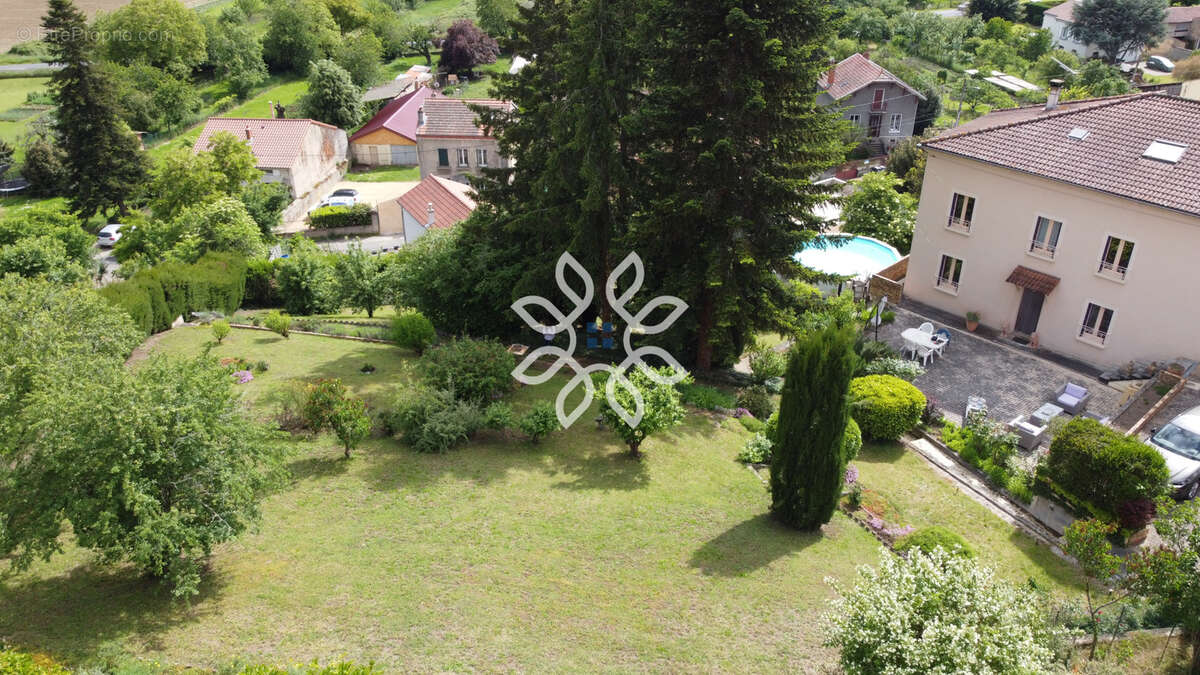 Maison à AUZAT-LA-COMBELLE