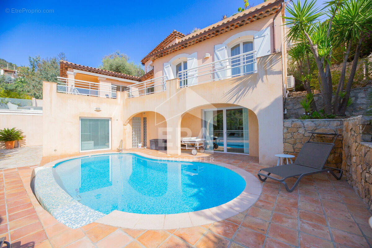 Maison à MANDELIEU-LA-NAPOULE