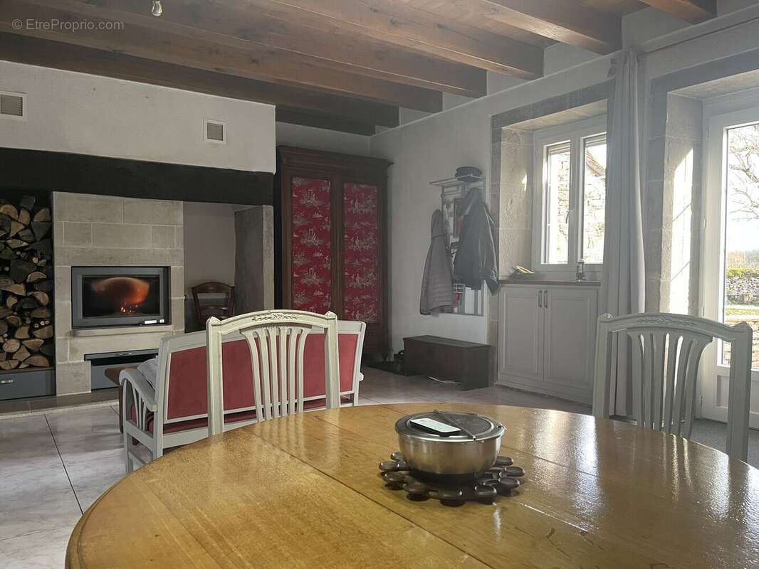 Pièce à vivre - Maison à LIVERNON