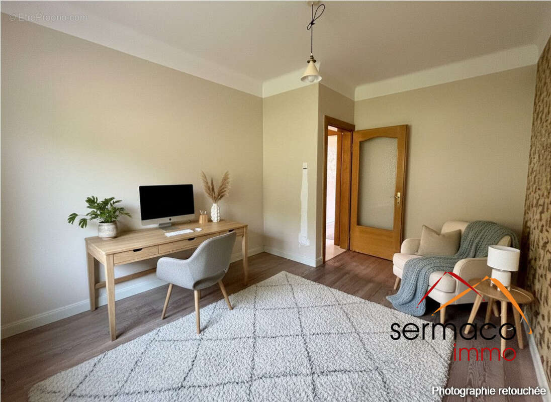 Buro retouché avec l'IA - Maison à SARREGUEMINES