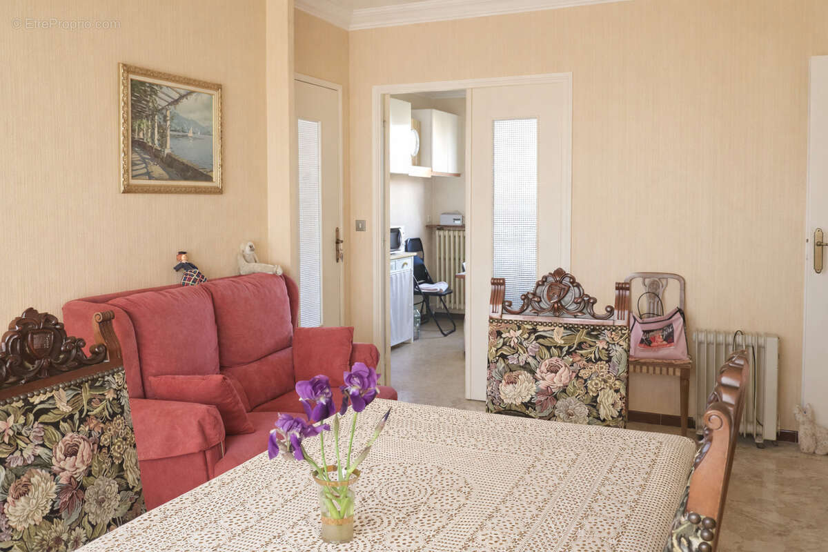 Maison en Viager  de 82 m2 Carrez à Gardanne sur grand terrain de 1 000 m2 - photo 5