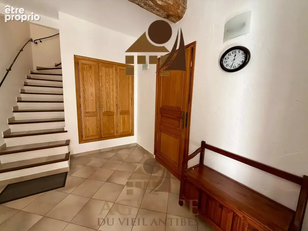 Vieil antibes – maison de village avec terrasse et garage - photo 12