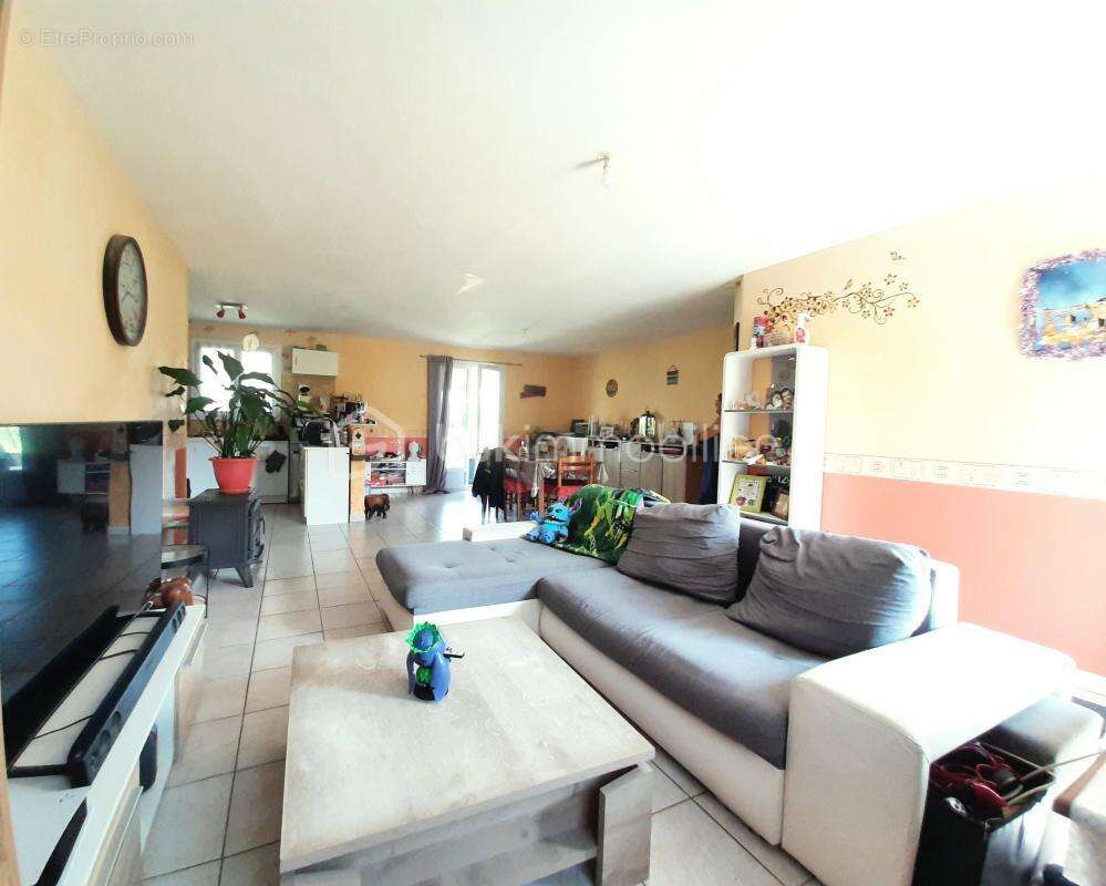 Maison à SAINT-LAURENT-SUR-GORRE