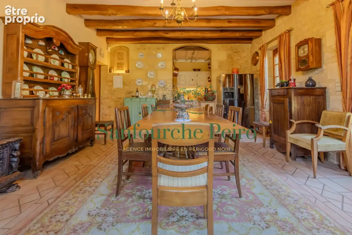 Situé à 18km à l'ouest de Sarlat et à 2km de Saint Cyprien - photo 8