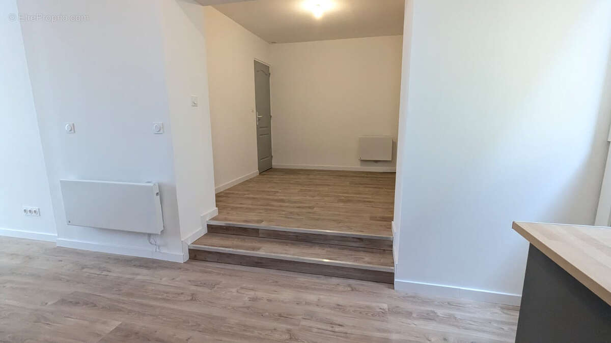 Maison familiale de 6 pièces, garage et cour. - photo 4