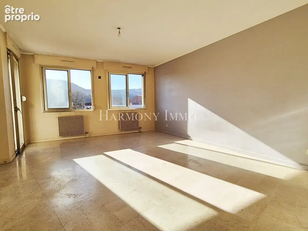 Grand studio de 40 m2 avec jolie vue à Fontaines Hyper Centre - photo 5