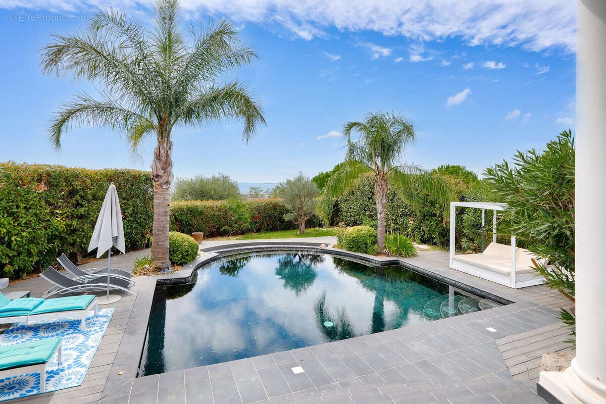 Maison à SAINT-LAURENT-DU-VAR