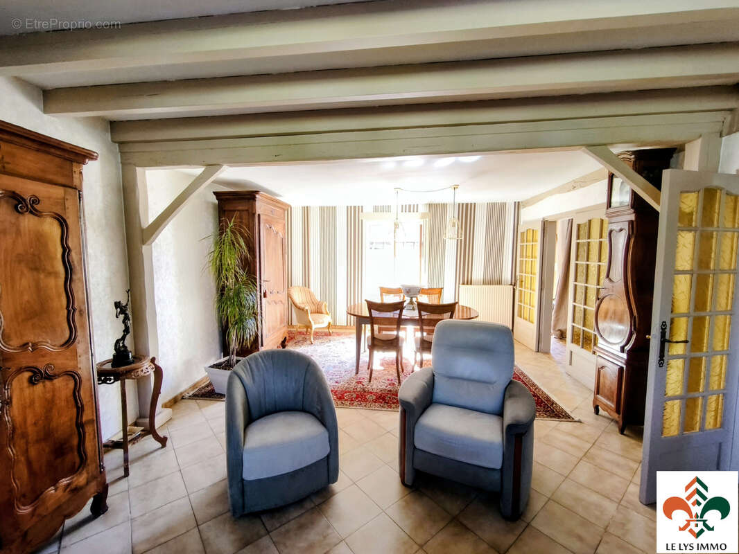 Maison de caractère à Saint-Memmie   Charme de l’ancien et beaux volumes 137 m2 + grenier 65 m2 (plaqué, isolé - photo 8