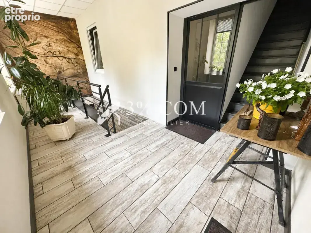Maison - 4 chambres - garages - dependances - atelier - terr - photo 4