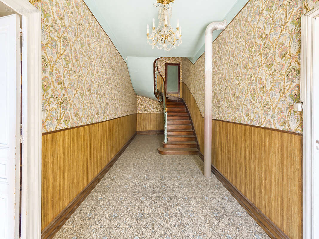 Maison Viré 7 pièces 355 m2 - photo 2