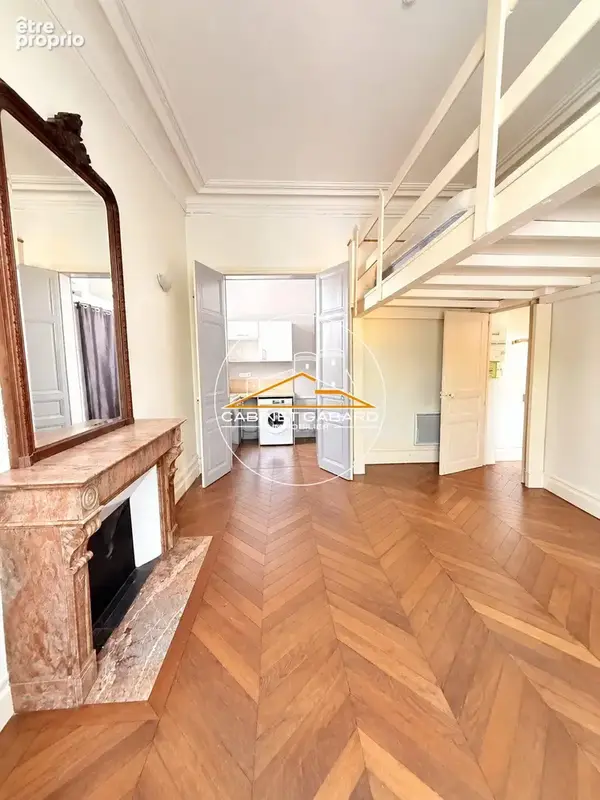 Photo retouchée par IA pour enlever les meubles