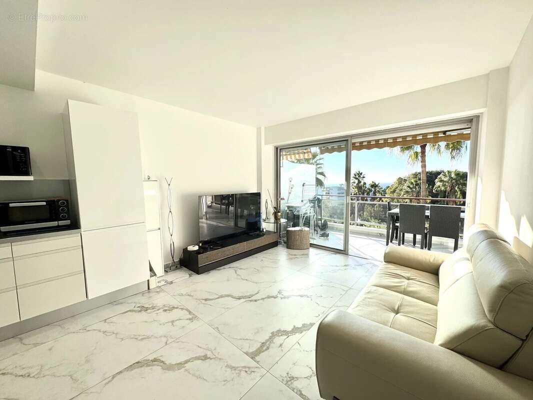 Appartement à VALLAURIS