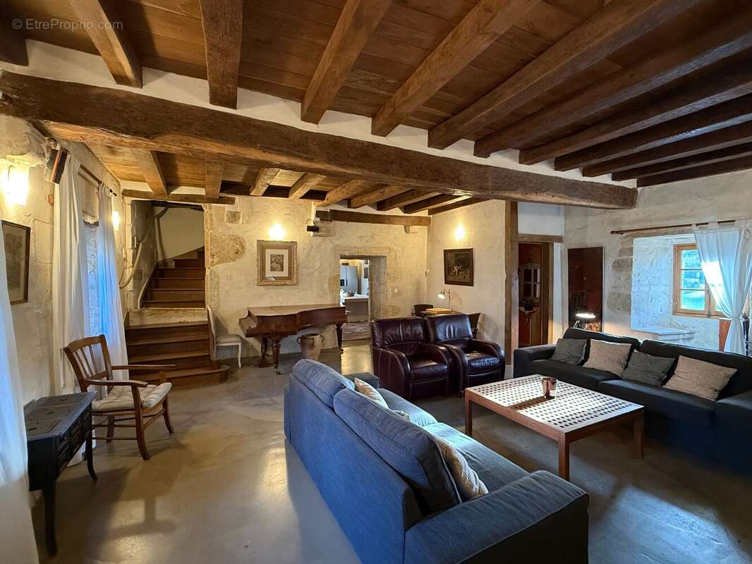 Maison à MONTGIVRAY